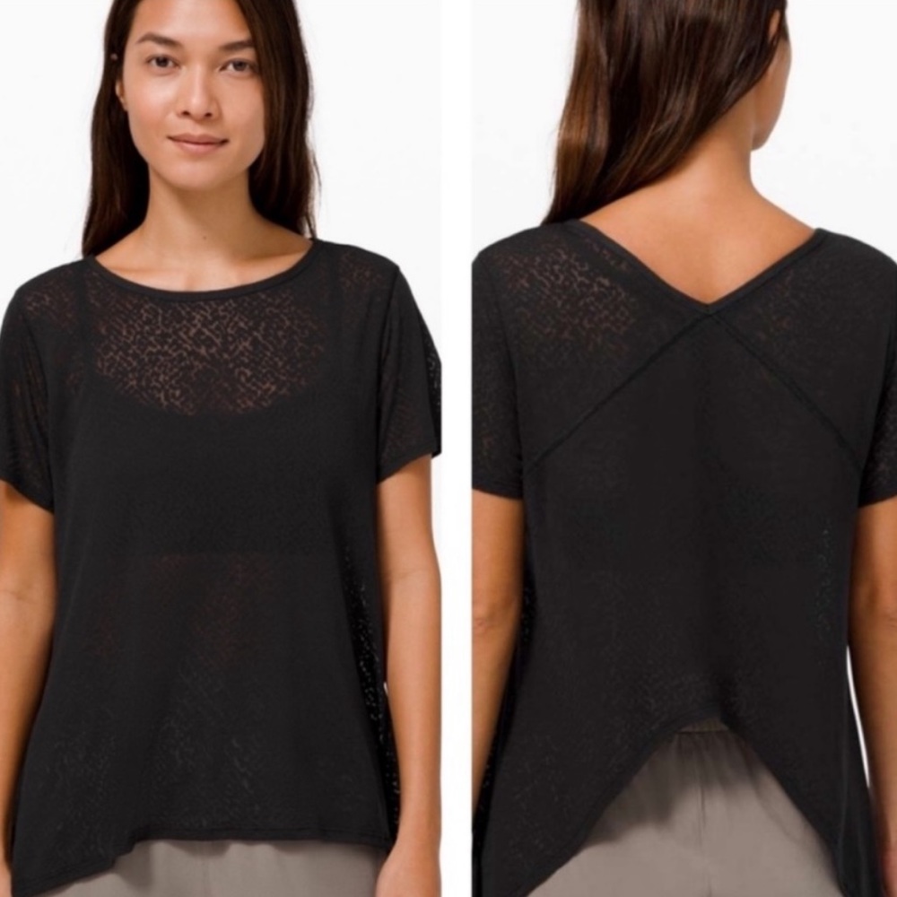 Lululemon-Black/ Sheer Loop around T-shirt-Size 4/XS